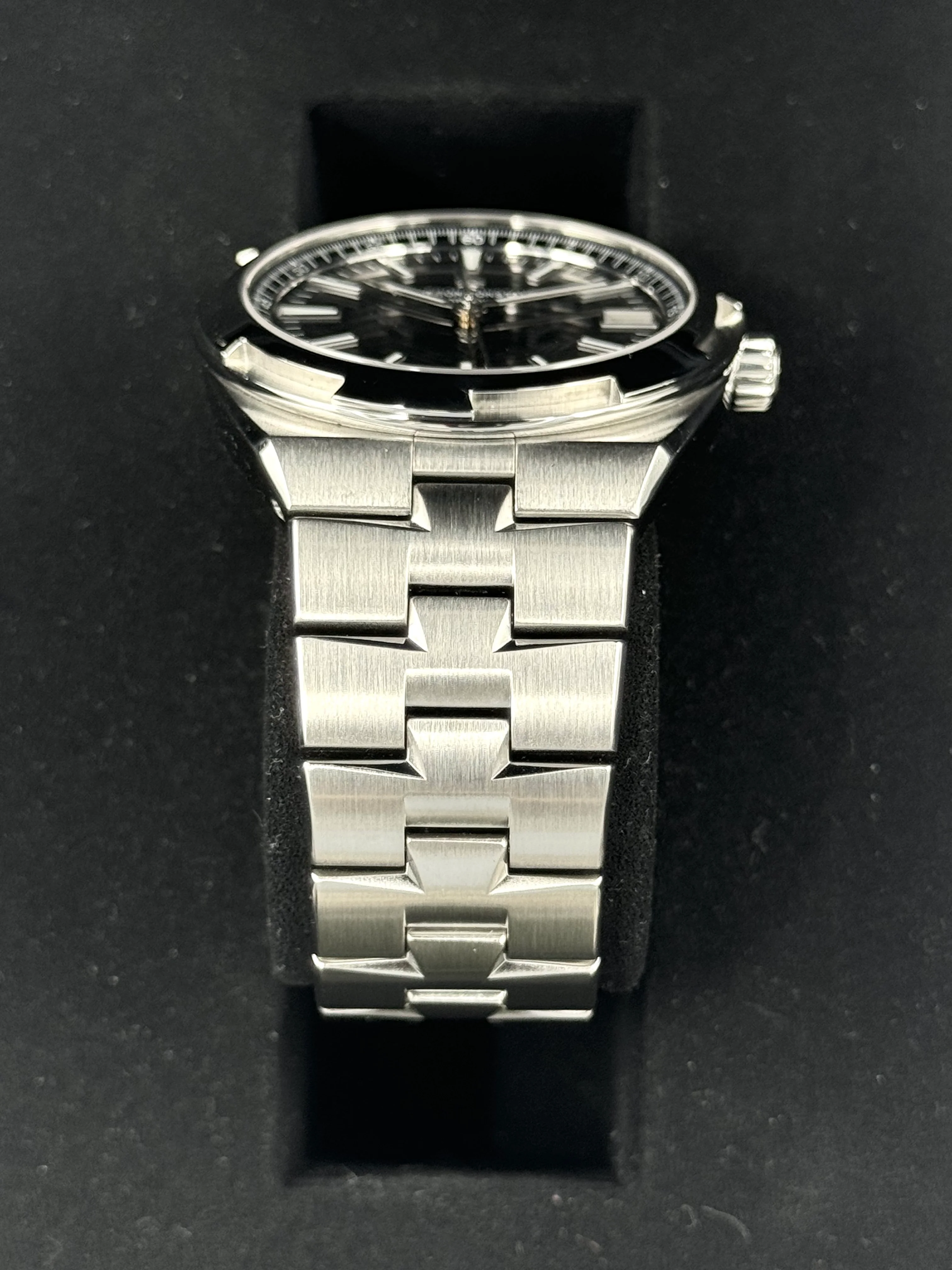 2021 Vacheron Constantin Overseas 41mm 4500V Stainless Black Dial - Image 3