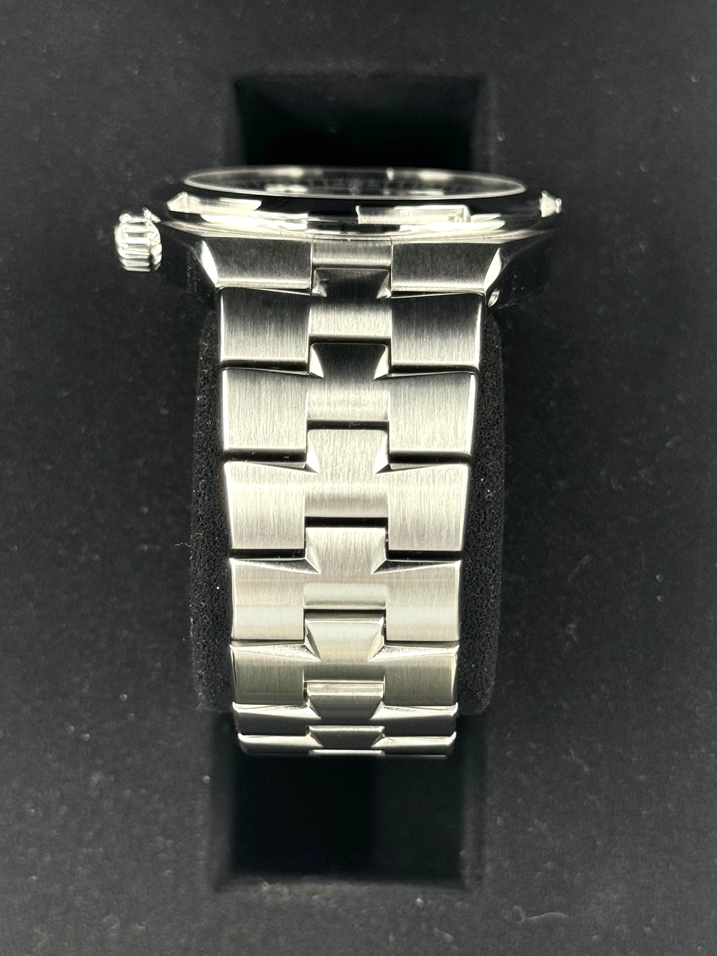 2021 Vacheron Constantin Overseas 41mm 4500V Stainless Black Dial - Image 4